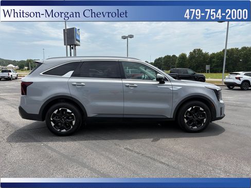 Used 2025 Kia Sorento S w/ Panoramic Sunroof Package FWD image 4