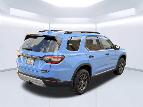 Used 2025 Honda Pilot TrailSport image 5