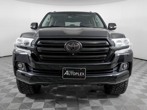 Used 2017 Toyota Land Cruiser image 2