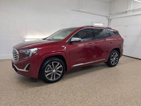 Used 2019 GMC Terrain Denali w/ GMC Pro Grade Package AWD/4WD image 1
