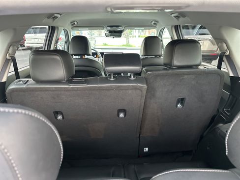 Used 2024 Kia Sorento S image 29