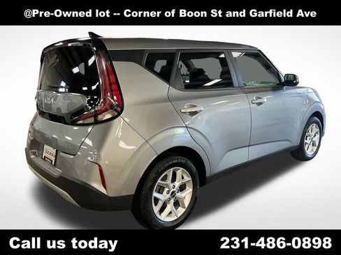 Used 2023 Kia Soul LX w/ LX Technology Package FWD image 5