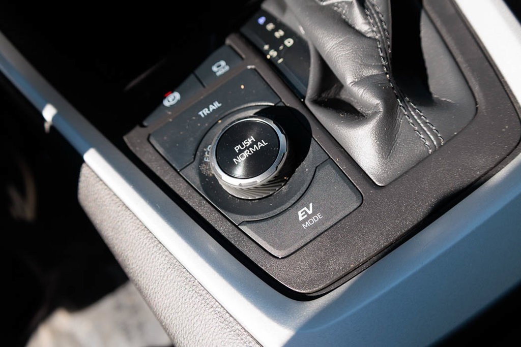 Used 2021 Toyota RAV4 XLE w/ Convenience Package AWD/4WD image 5