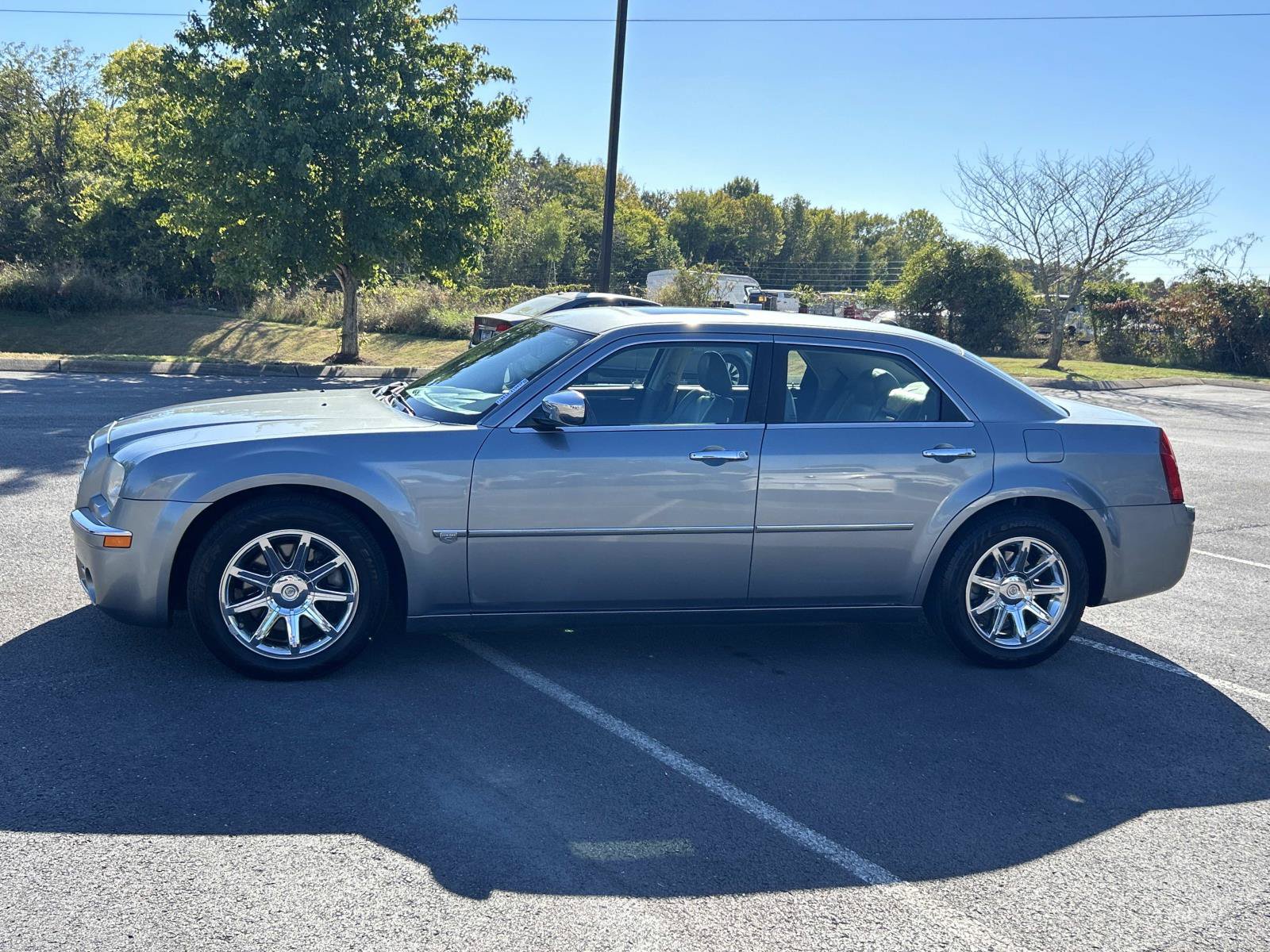 Used 2006 Chrysler 300 C w/ Navigation & Sound Group II RWD image 7