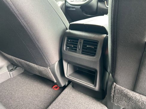 Used 2025 Nissan Rogue S image 40