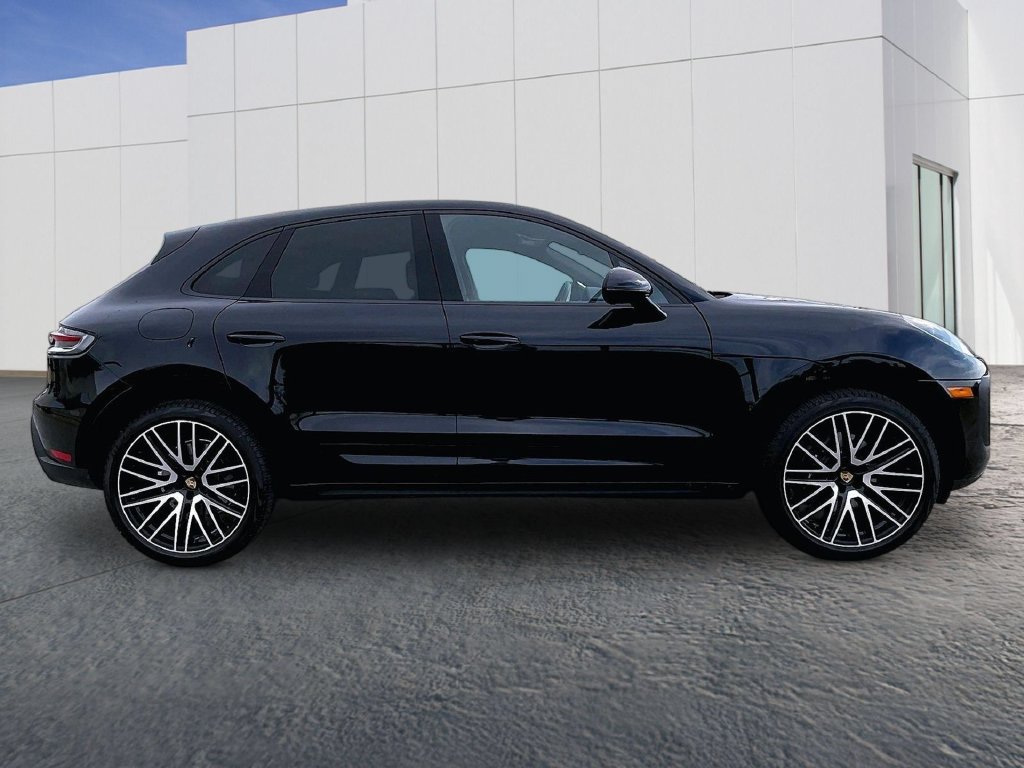 Certified 2026 Porsche Macan AWD/4WD image 8