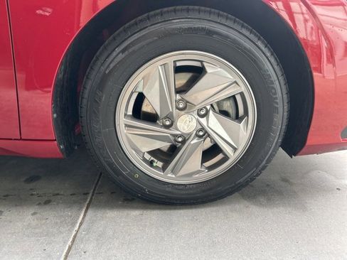 Certified 2025 Hyundai Elantra SE image 35