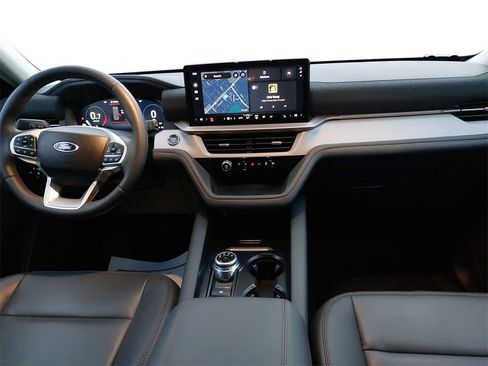 Used 2025 Ford Explorer Active w/ Active Comfort Package image 9