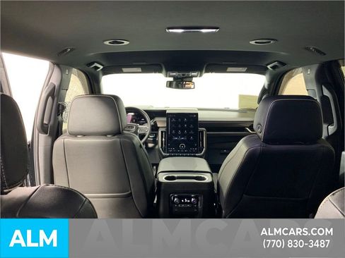 Used 2025 GMC Yukon Elevation image 28
