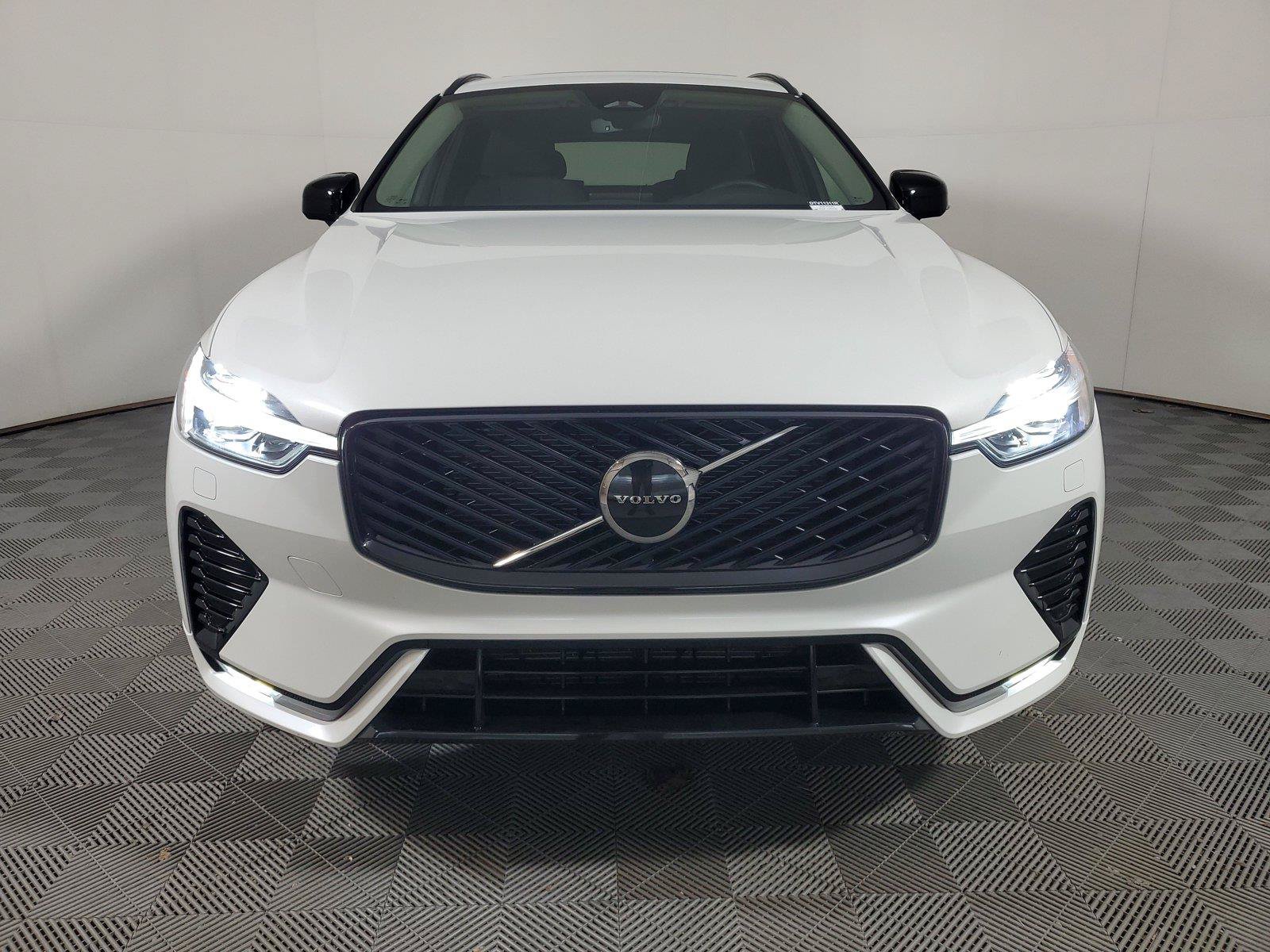 Used 2026 Volvo XC60 B5 Core w/ Climate Package AWD/4WD image 2
