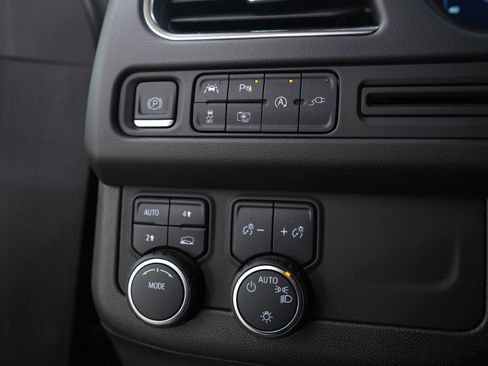 Used 2022 Chevrolet Suburban LT w/ Luxury Package image 28