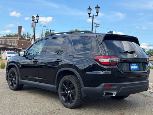 Used 2025 Honda Pilot Black Edition image 3