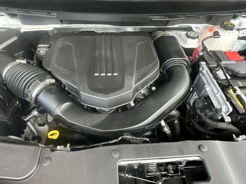 Used 2025 Chevrolet Traverse LT FWD image 12
