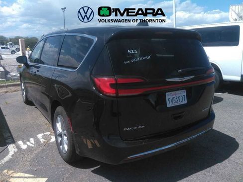 Used 2026 Chrysler Pacifica Limited FWD image 2