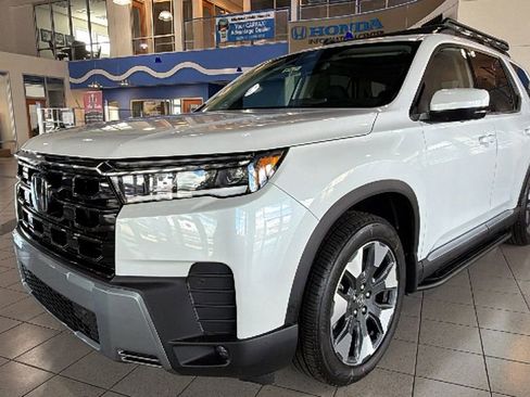 New 2026 Honda Pilot Touring image 7