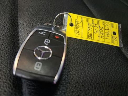 Used 2024 Mercedes-Benz GLE 350 GLE 350 w/ 3rd Row Seat Package image 13