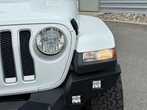 Used 2018 Jeep Wrangler Unlimited Sahara AWD/4WD image 10