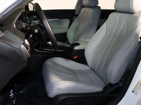 Certified 2025 Acura Integra Base image 4