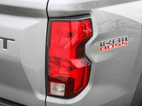 Used 2025 Chevrolet Colorado Trail Boss AWD/4WD image 10