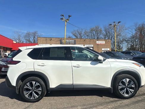 Used 2021 Nissan Rogue SV FWD image 4