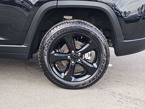 Used 2023 Jeep Grand Cherokee Altitude image 36