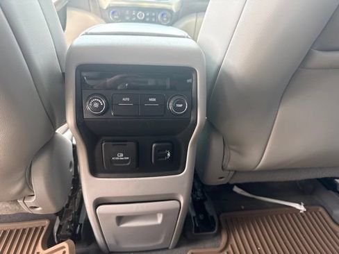 Used 2017 GMC Acadia SLT FWD image 15