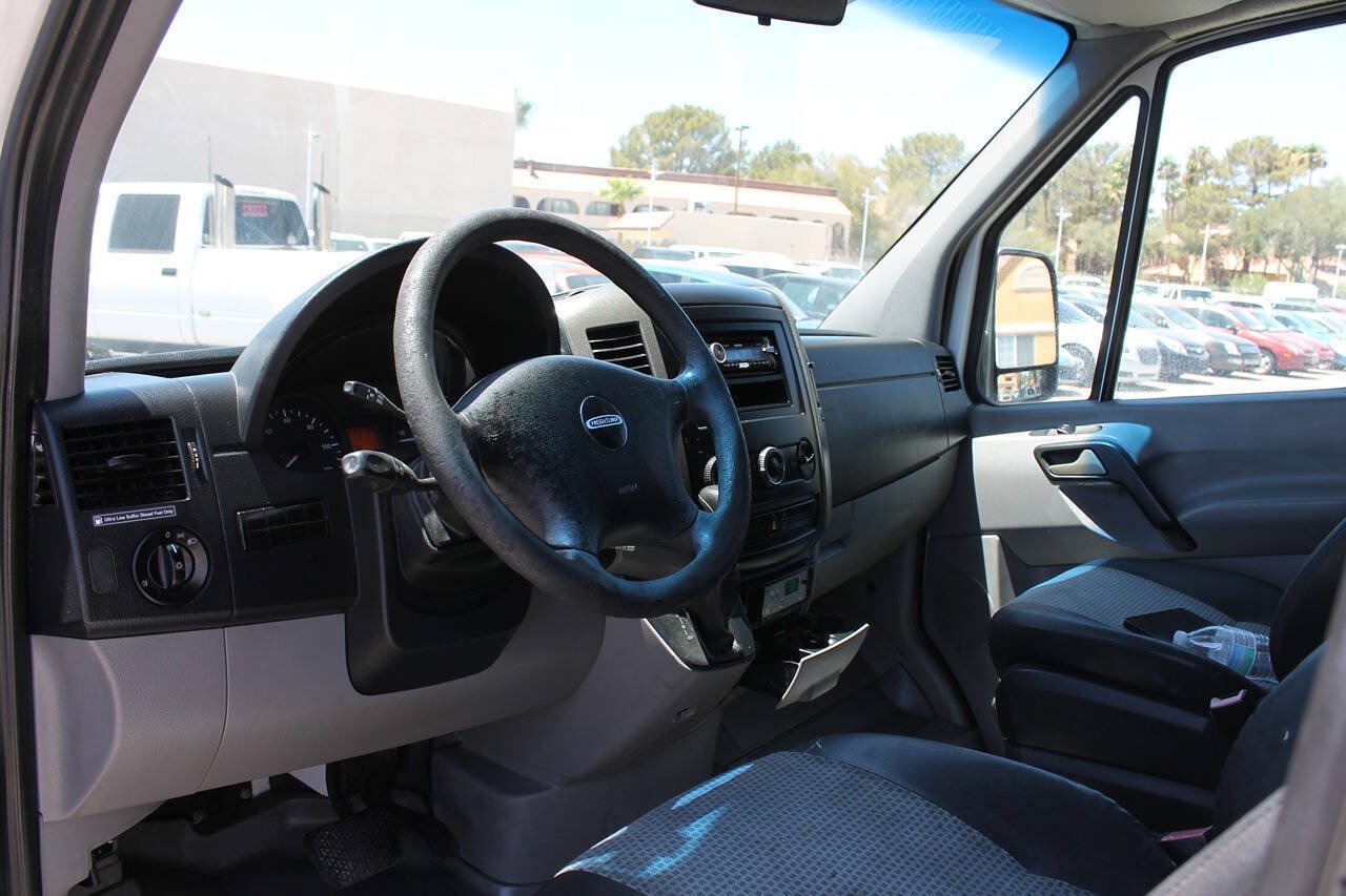 Used 2008 Freightliner Sprinter 2500 RWD image 24