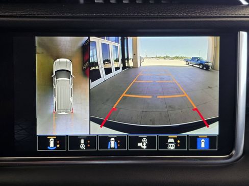Used 2024 GMC Yukon Denali RWD image 16