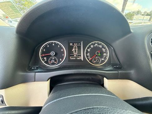 Used 2017 Volkswagen Tiguan SEL FWD image 26
