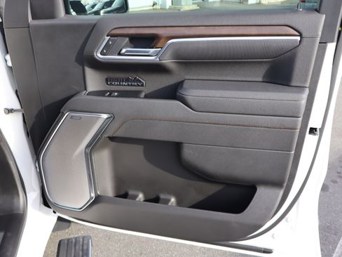 Certified 2025 Chevrolet Silverado 1500 High Country image 38