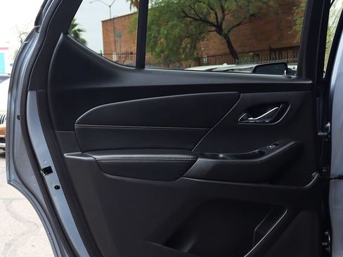 Used 2021 Chevrolet Traverse LT FWD image 34