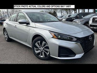 Used 2023 Nissan Altima 2.5 SR