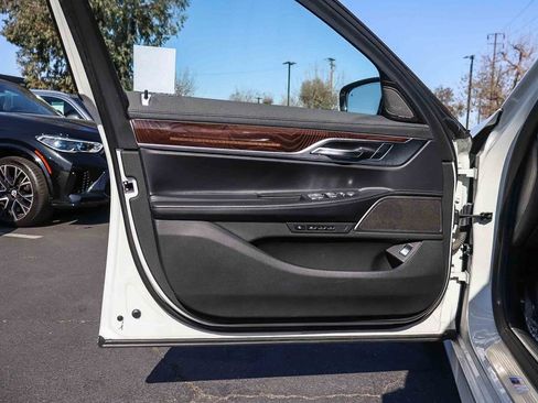 Used 2022 BMW 750i xDrive w/ M Sport Package AWD/4WD image 26
