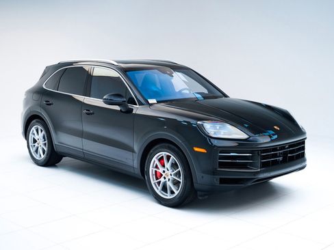 Used 2025 Porsche Cayenne S image 7