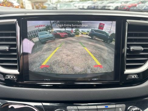 Used 2023 Chrysler Pacifica Touring-L FWD image 29