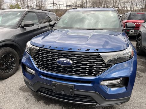 Used 2023 Ford Explorer ST-Line AWD/4WD image 3