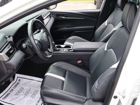 Used 2025 Toyota Camry SE FWD image 20