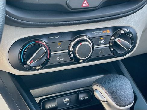 Used 2025 Kia Soul LX w/ LX Technology Package FWD image 15