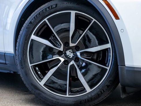 Certified 2025 Porsche Macan Electric image 18