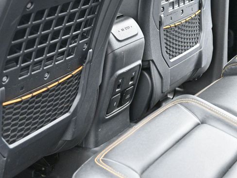 Used 2023 Ford Bronco Badlands image 31