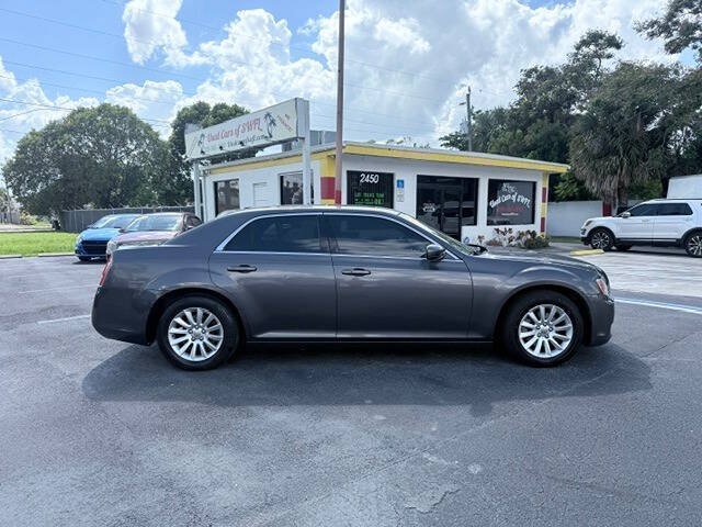 Used 2014 Chrysler 300 RWD image 7