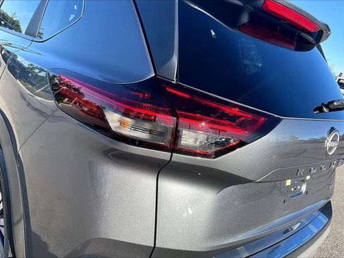 Used 2023 Nissan Rogue SV w/ SV Premium Package image 30