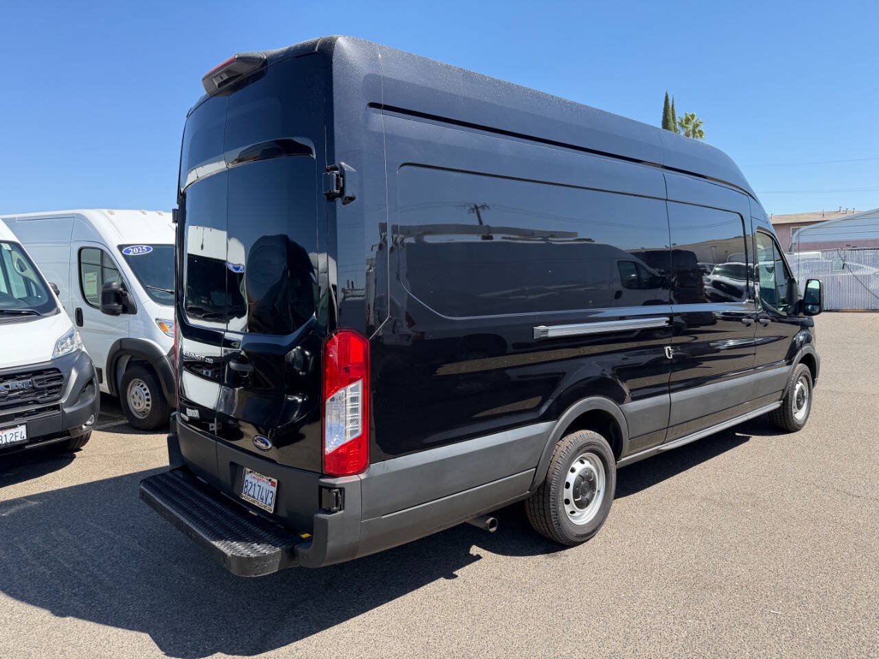 Used 2023 Ford Transit 250 148 High Roof Extended w/ Load Area Protection Package RWD image 7
