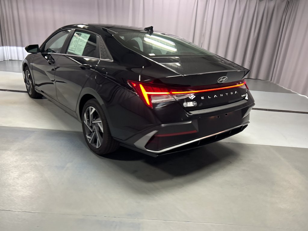 Used 2026 Hyundai Elantra Limited FWD image 5