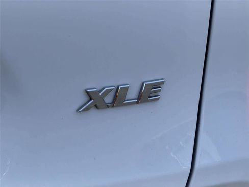 Used 2022 Toyota RAV4 XLE FWD image 8
