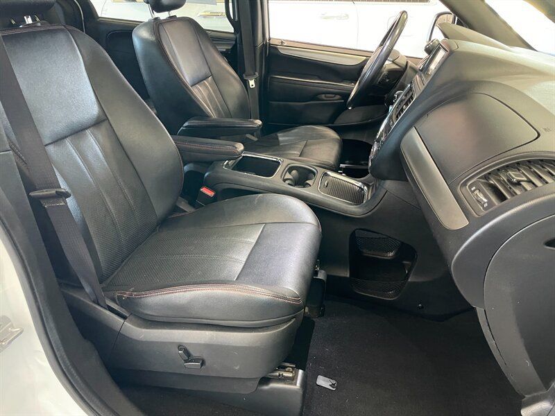 Used 2019 Dodge Grand Caravan GT FWD image 17