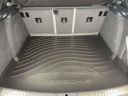 Used 2024 Porsche Macan image 20