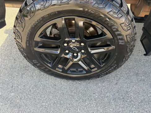 Used 2021 Chevrolet Silverado 1500 Custom Trail Boss w/ LPO, Dark Essentials Package image 57