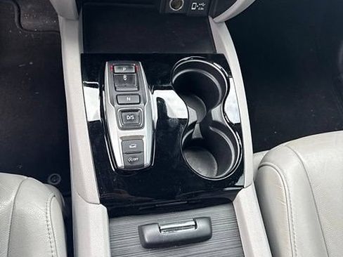 Used 2019 Honda Pilot Touring image 4