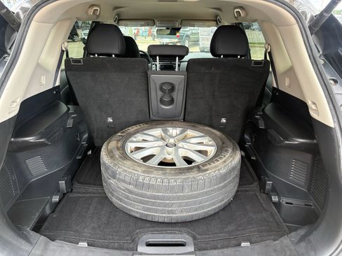 Used 2020 Nissan Rogue SV FWD image 24